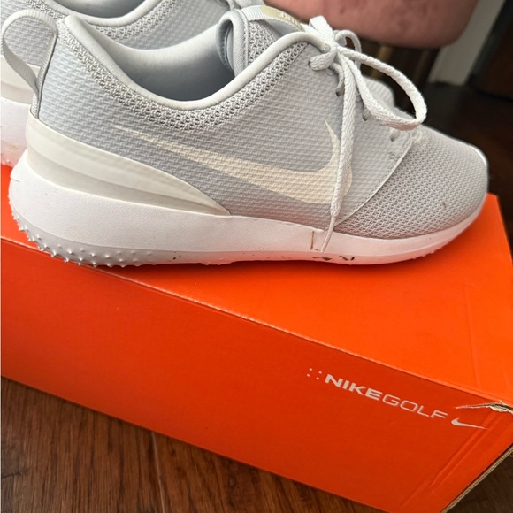 MENS Nike Golf Gray Sneakers SIZE 9 - Picture 3 of 5